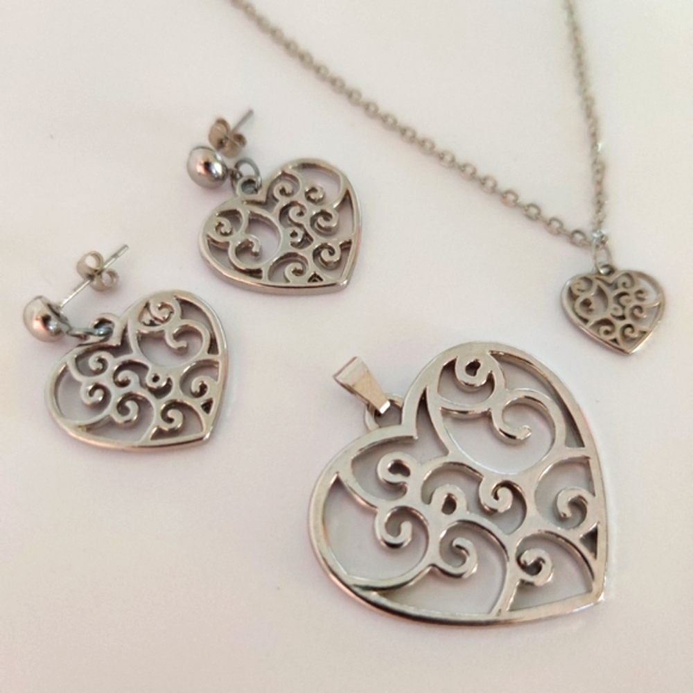 Yves Rocher Open Heart Jewelry Set LBVYR 💖 NWT